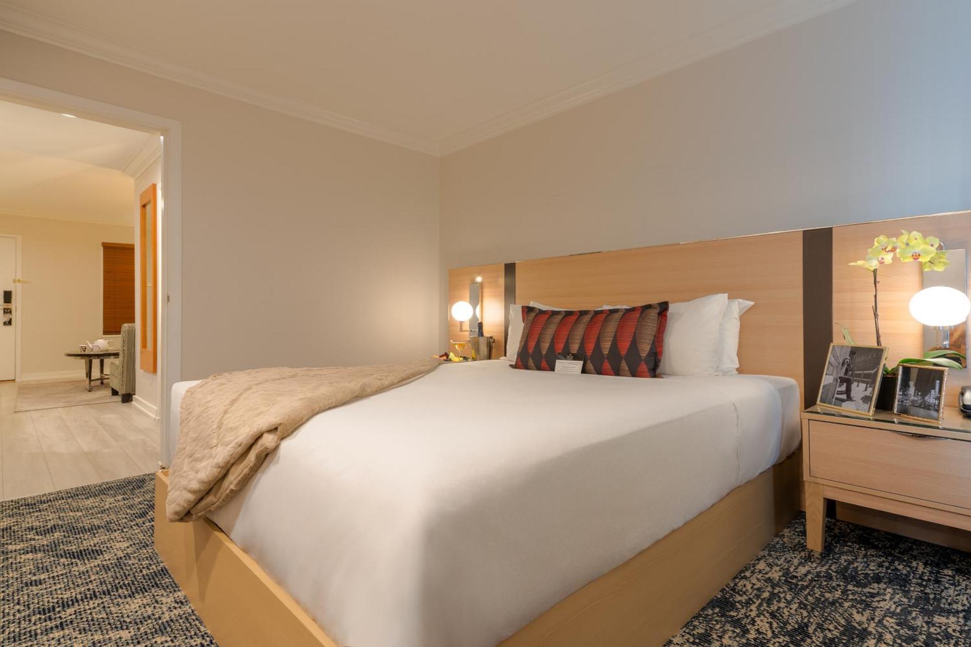 Executive Suites Hotel & Conference Center, Metro Vancouver Burnaby Bagian luar foto