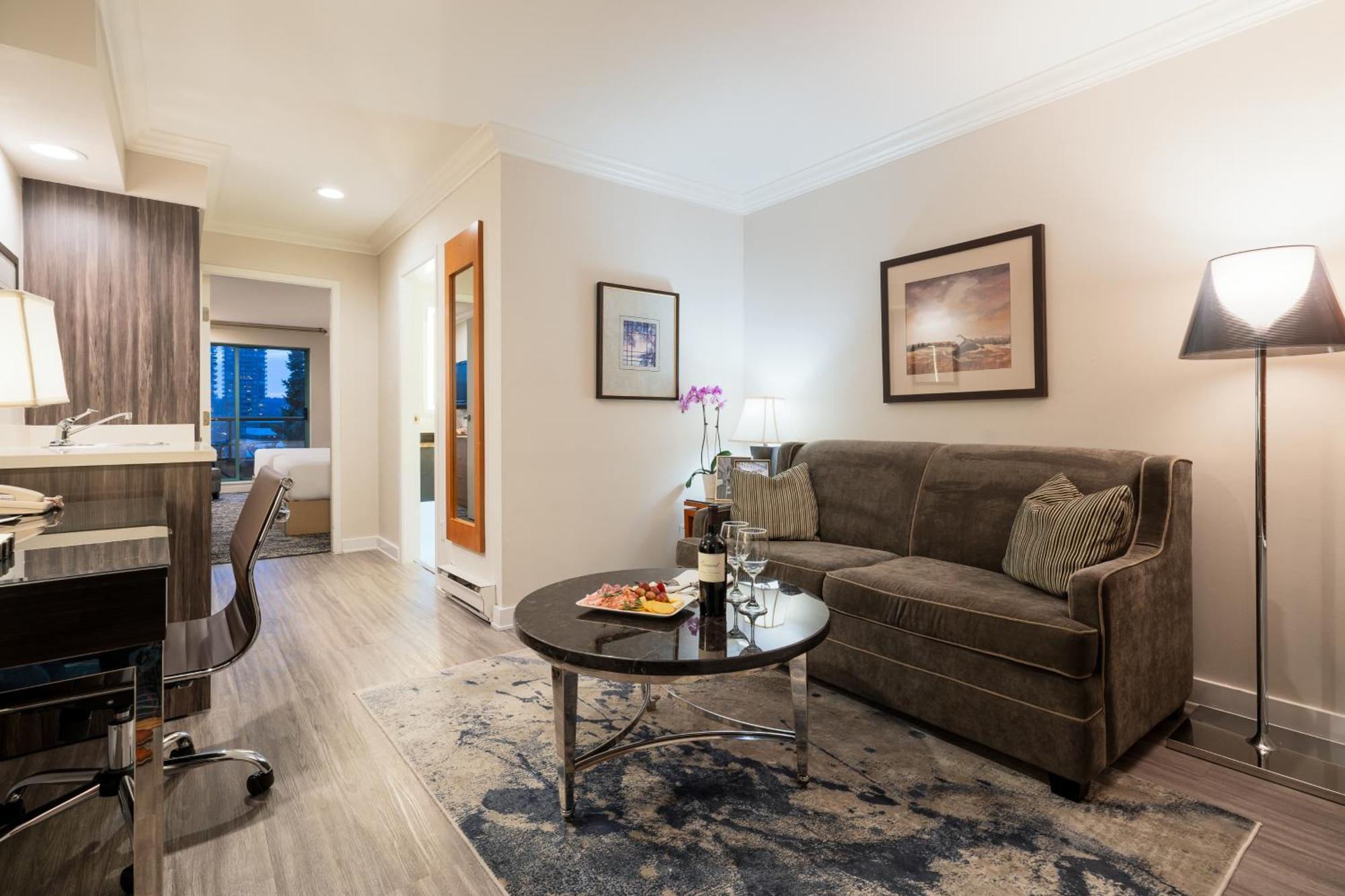 Executive Suites Hotel & Conference Center, Metro Vancouver Burnaby Bagian luar foto