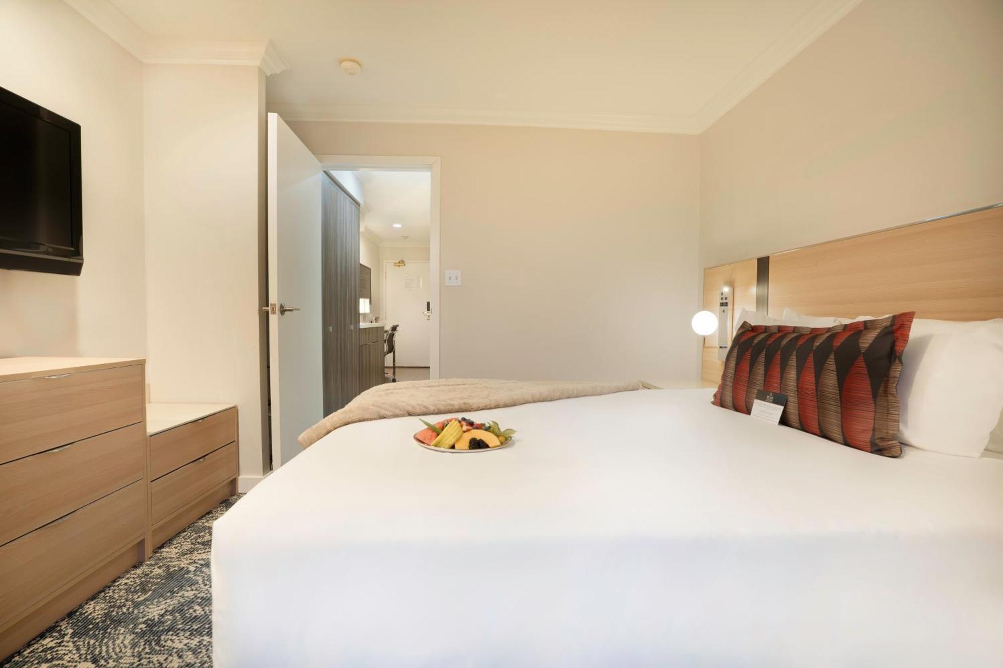 Executive Suites Hotel & Conference Center, Metro Vancouver Burnaby Bagian luar foto