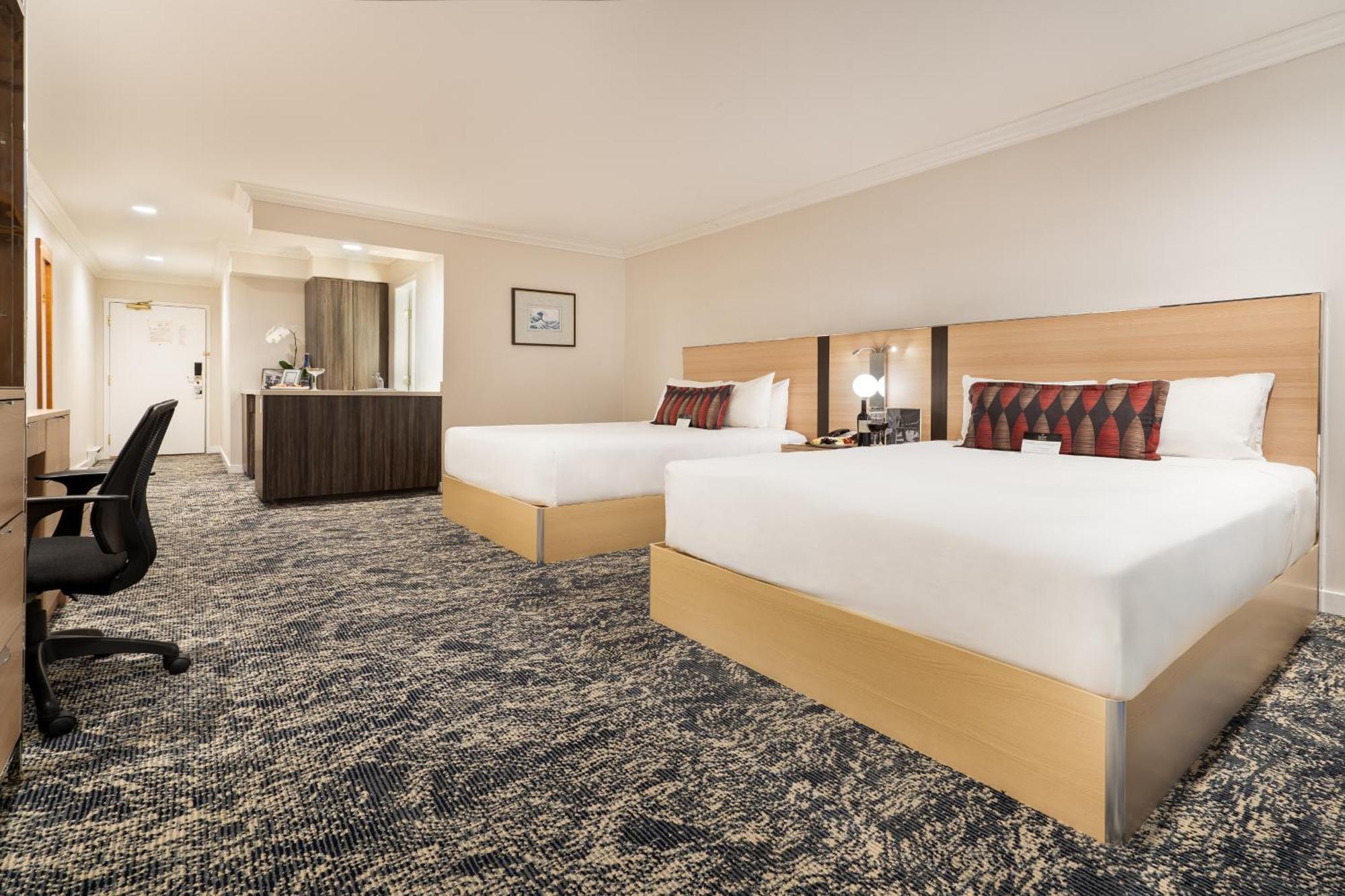 Executive Suites Hotel & Conference Center, Metro Vancouver Burnaby Bagian luar foto