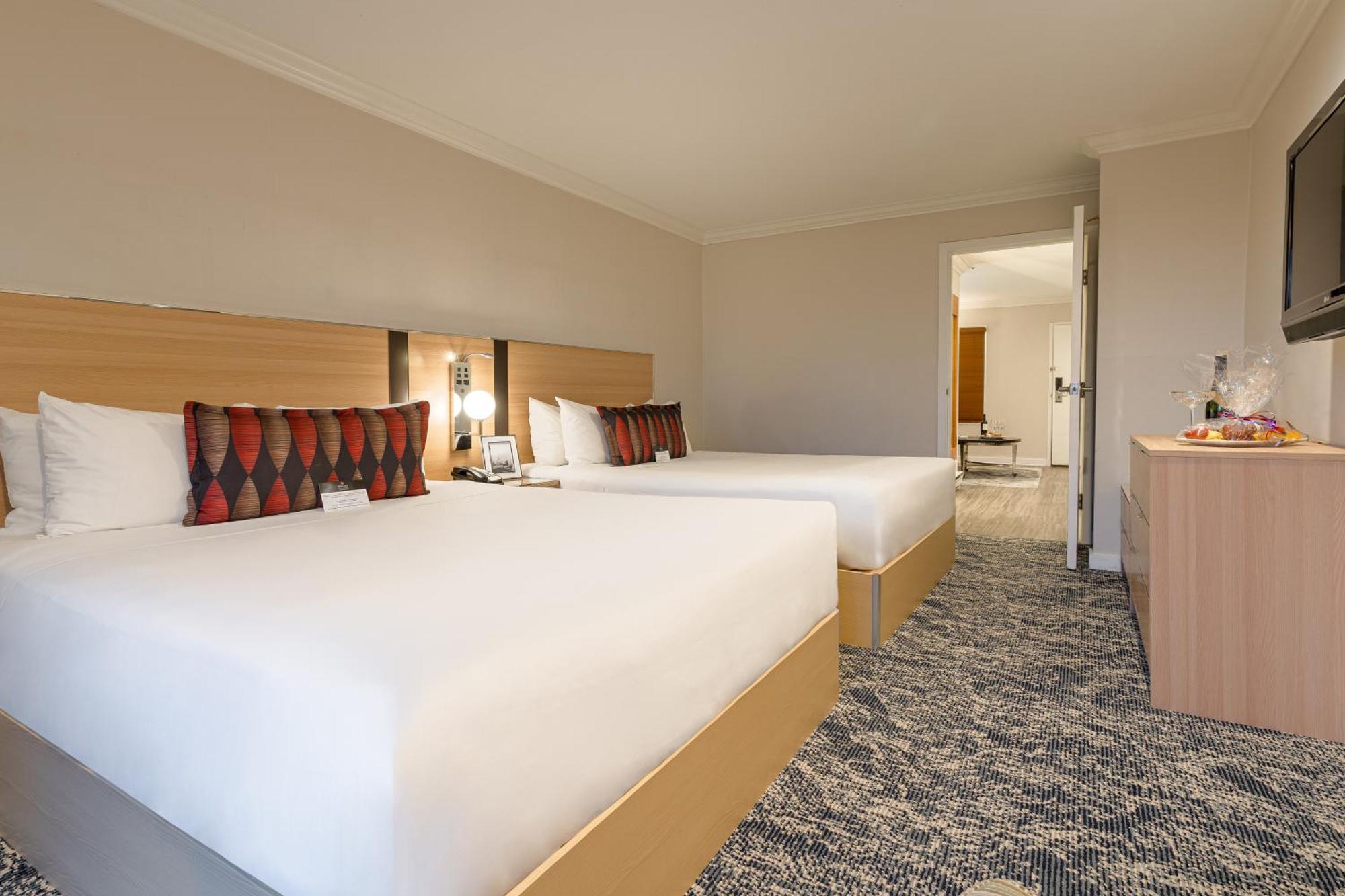 Executive Suites Hotel & Conference Center, Metro Vancouver Burnaby Bagian luar foto