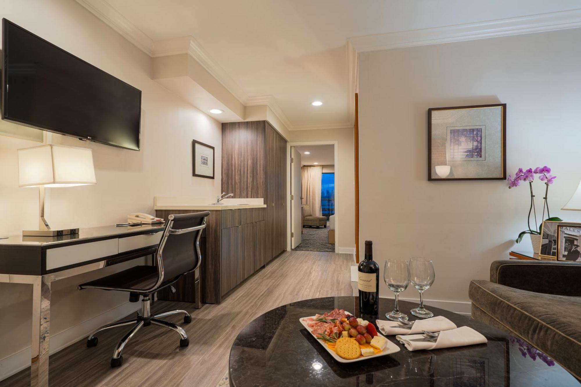 Executive Suites Hotel & Conference Center, Metro Vancouver Burnaby Bagian luar foto
